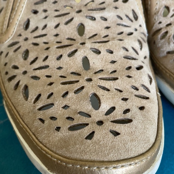 🌸3 shoes for $50 | Anne Klein slip on - Picture 5 of 5